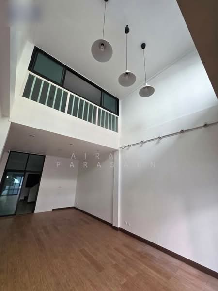 อาคารพาณิชย์ 3.5 โครงการ เดอะวิลเลจ, Bangkok, Bang Chun, Khlong Sam Wa, Bangkok, 2 Bedrooms, 168 sqm, Townhouse For Rent, by Airada Parasarn, 500188140 - DDproperty.com