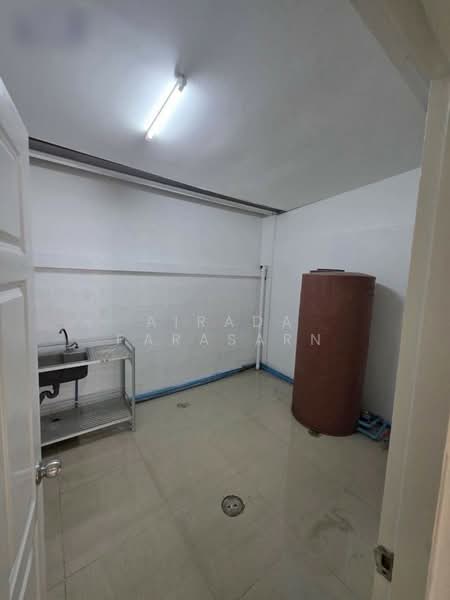 อาคารพาณิชย์ 3.5 โครงการ เดอะวิลเลจ, Bangkok, Bang Chun, Khlong Sam Wa, Bangkok, 2 Bedrooms, 168 sqm, Townhouse For Rent, by Airada Parasarn, 500188140 - DDproperty.com