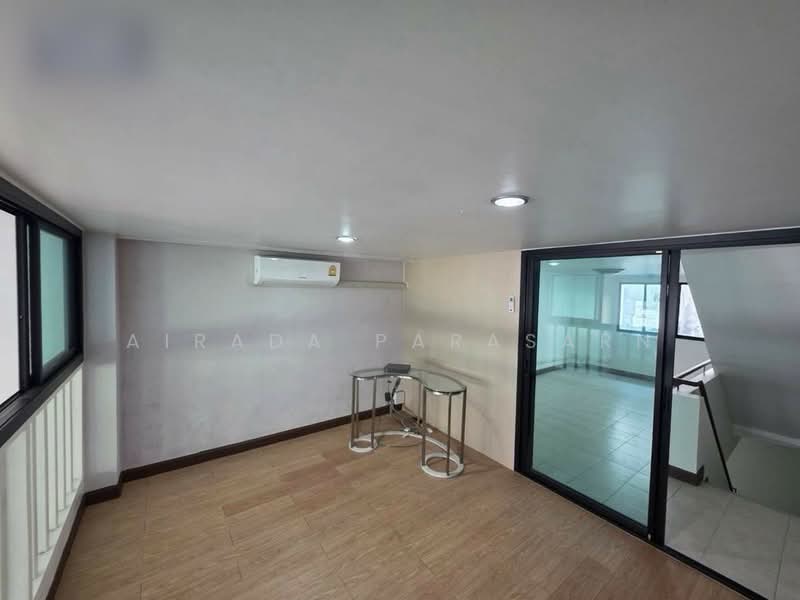 อาคารพาณิชย์ 3.5 โครงการ เดอะวิลเลจ, Bangkok, Bang Chun, Khlong Sam Wa, Bangkok, 2 Bedrooms, 168 sqm, Townhouse For Rent, by Airada Parasarn, 500188140 - DDproperty.com