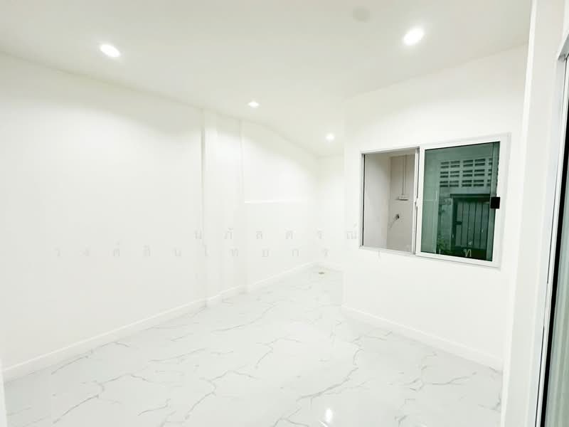 For Sale - หมู่บ้าน วรารักษ์ เลียบคลองสอง27 คลองสามวา, Bangkok