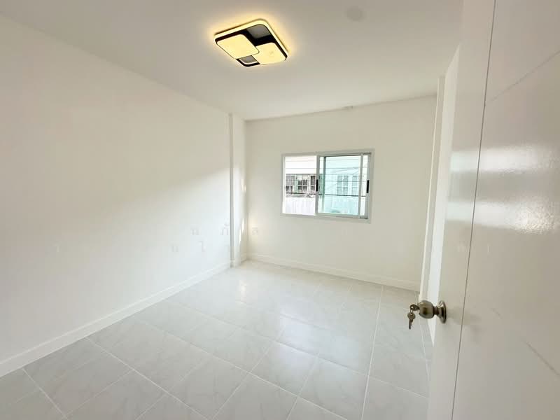 For Sale - หมู่บ้าน วรารักษ์ เลียบคลองสอง27 คลองสามวา, Bangkok