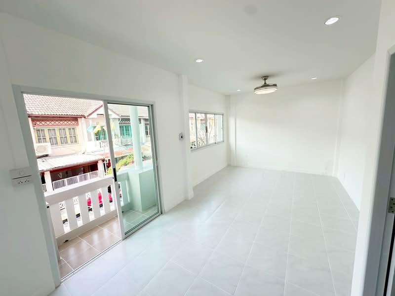 For Sale - หมู่บ้าน วรารักษ์ เลียบคลองสอง27 คลองสามวา, Bangkok