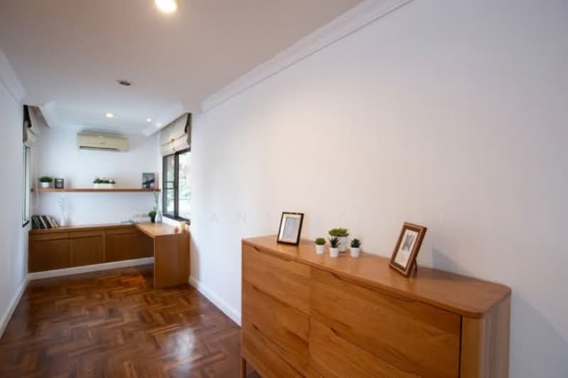 Baan Sawasdee, Bangkok, 42-1 Soi Sukhumvit 31, Khlongtoei Nua, Watthana, Bangkok, 3 Bedrooms, 260 sqm, Condo For Rent, by Netsanthiah Ai, 500188225 - DDproperty.com