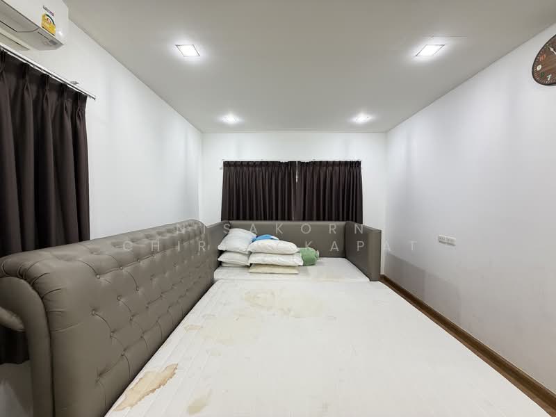 Golden Neo Ladprao-Kaset Nawamin, Bangkok, Soi Nawamin 42, Yak 7, Khlong Kum, Bueng Kum, Bangkok, 4 Bedrooms, 240 sqm, Semi-Detached House (Twin House) For Sale, by Nisakorn Chirangkapat, 500188260 - DDproperty.com