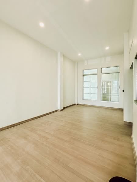 Baan Klang Muang Urbanion Rama 9-Ladprao, Bangkok, Soi Ladprao 84, Ladprao Road, Wang Thonglang, Wang Thonglang, Bangkok, 4 Bedrooms, 220 sqm, Townhouse For Sale, by ณัฏฐพัชร ชโยทิตกุลเกียรติ, 500188415 - DDproperty.com