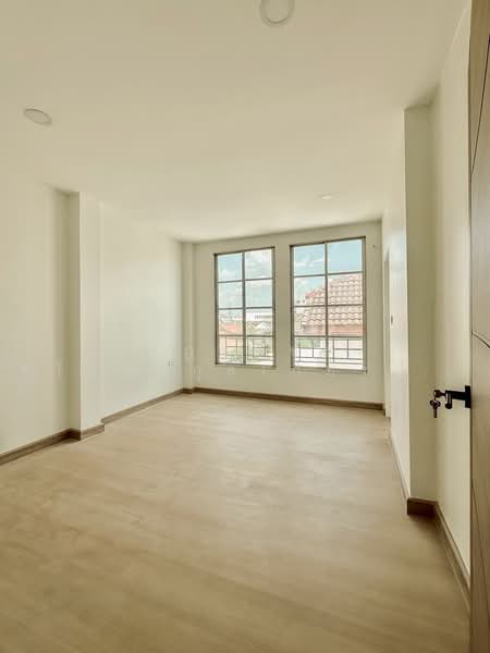 Baan Klang Muang Urbanion Rama 9-Ladprao, Bangkok, Soi Ladprao 84, Ladprao Road, Wang Thonglang, Wang Thonglang, Bangkok, 4 Bedrooms, 220 sqm, Townhouse For Sale, by ณัฏฐพัชร ชโยทิตกุลเกียรติ, 500188415 - DDproperty.com