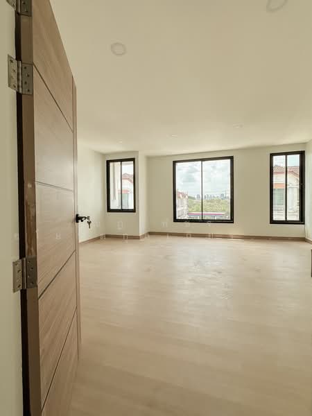 Baan Klang Muang Urbanion Rama 9-Ladprao : บ้านกลางเมือง เออร์บาเนี่ยน พระราม 9-ลาดพร้าว, กรุงเทพ, ซอยลาดพร้าว 84 ถนนลาดพร้าว, วังทองหลาง, วังทองหลาง, กรุงเทพ, 220 ตร.ม., ทาวน์เฮ้าส์ ขาย, โดย ณัฏฐพัชร ชโยทิตกุลเกียรติ, 500188415 - DDproperty.com