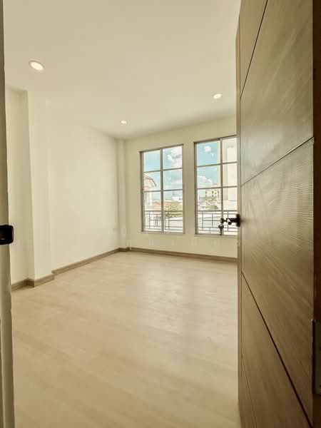 Baan Klang Muang Urbanion Rama 9-Ladprao : บ้านกลางเมือง เออร์บาเนี่ยน พระราม 9-ลาดพร้าว, กรุงเทพ, ซอยลาดพร้าว 84 ถนนลาดพร้าว, วังทองหลาง, วังทองหลาง, กรุงเทพ, 220 ตร.ม., ทาวน์เฮ้าส์ ขาย, โดย ณัฏฐพัชร ชโยทิตกุลเกียรติ, 500188415 - DDproperty.com