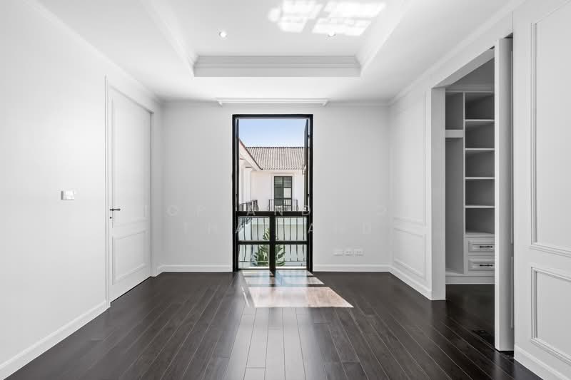 ขาย บ้านนาคนิวาส Pool Villa สไตล์ยุโรป (สระว่ายน้ำ ใจกลางบ้าน) 100 ตร.วา พื้นที่ใช้สอย 420 ตร.ม., Bangkok, นาคนิวาส, Lat Phrao, Lat Phrao, Bangkok, 4 Bedrooms, 420 sqm, Villa For Sale, by TopLands of Thailand, 500188433 - DDproperty.com