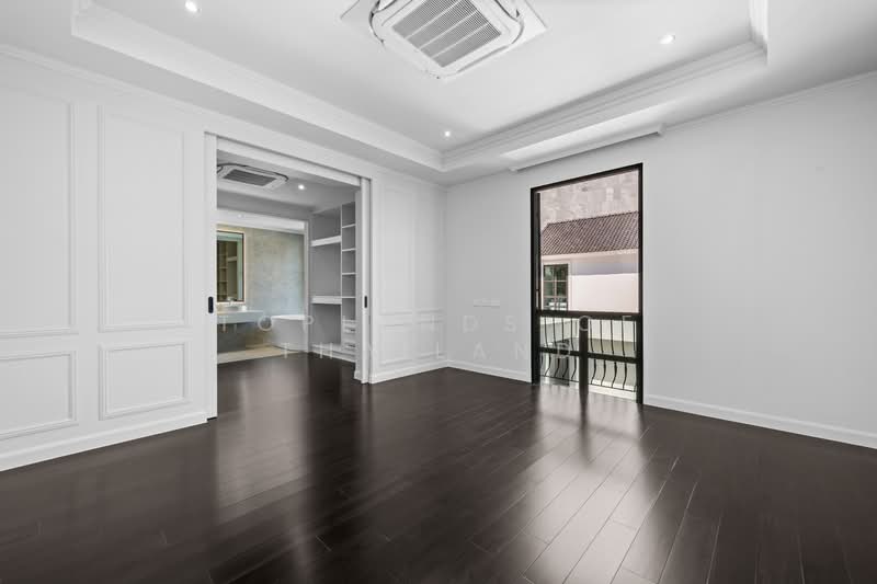 ขาย บ้านนาคนิวาส Pool Villa สไตล์ยุโรป (สระว่ายน้ำ ใจกลางบ้าน) 100 ตร.วา พื้นที่ใช้สอย 420 ตร.ม., Bangkok, นาคนิวาส, Lat Phrao, Lat Phrao, Bangkok, 4 Bedrooms, 420 sqm, Villa For Sale, by TopLands of Thailand, 500188433 - DDproperty.com