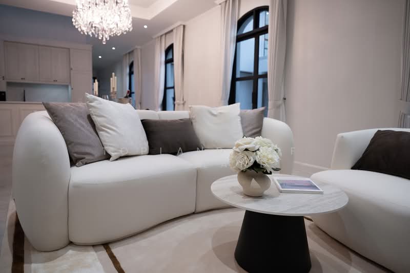 ขาย บ้านนาคนิวาส Pool Villa สไตล์ยุโรป (สระว่ายน้ำ ใจกลางบ้าน) 100 ตร.วา พื้นที่ใช้สอย 420 ตร.ม., Bangkok, นาคนิวาส, Lat Phrao, Lat Phrao, Bangkok, 4 Bedrooms, 420 sqm, Villa For Sale, by TopLands of Thailand, 500188433 - DDproperty.com