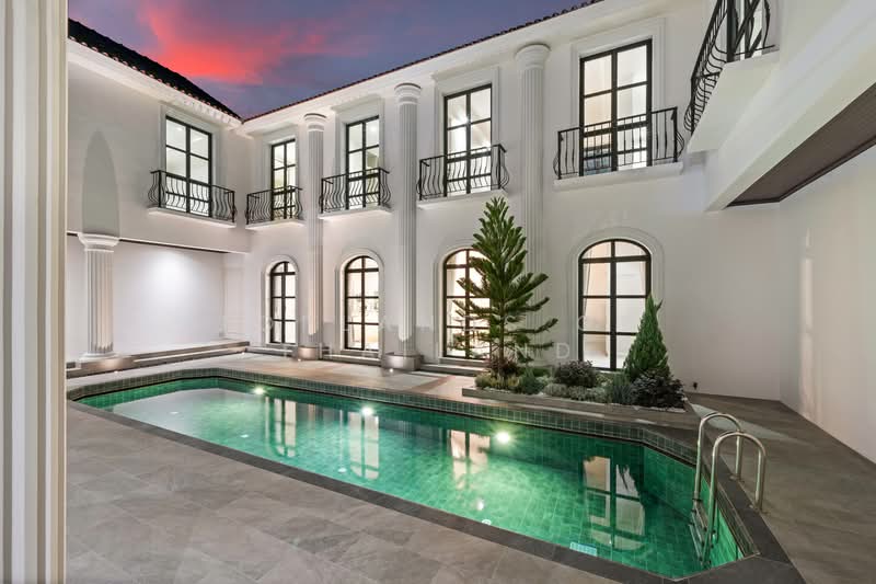 ขาย บ้านนาคนิวาส Pool Villa สไตล์ยุโรป (สระว่ายน้ำ ใจกลางบ้าน) 100 ตร.วา พื้นที่ใช้สอย 420 ตร.ม., กรุงเทพ, นาคนิวาส, ลาดพร้าว, ลาดพร้าว, กรุงเทพ, 420 ตร.ม., วิลล่า ขาย, โดย TopLands of Thailand, 500188433 - DDproperty.com