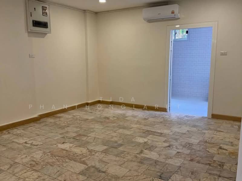 ให้เช่า โฮมออฟฟิศ ย่านสาธร 4 ชั้น ทำเลทอง ใกล้รถไฟฟ้า BTS เซ็นต์หลุยส์, กรุงเทพ, ยานนาวา, สาทร, กรุงเทพ, 410 ตร.ม., สำนักงาน ให้เช่า, โดย Tida phanthonglarptawee, 500188554 - DDproperty.com