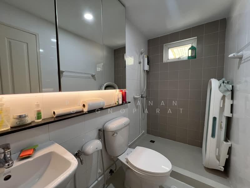 The village Chaengwatthana-Tiwananon, Nonthaburi, Soi Areeya Village, Ban Mai, Pak Kret, Nonthaburi, 2 Bedrooms, 132 sqm, Townhouse For Sale, by Pattamanan Pongnoparat, 500188819 - DDproperty.com