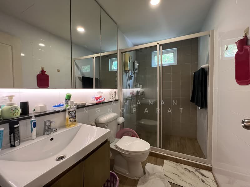 The village Chaengwatthana-Tiwananon, Nonthaburi, Soi Areeya Village, Ban Mai, Pak Kret, Nonthaburi, 2 Bedrooms, 132 sqm, Townhouse For Sale, by Pattamanan Pongnoparat, 500188819 - DDproperty.com