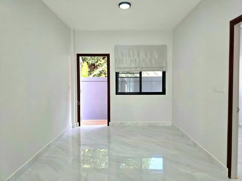 บ้านเดี่ยว 2 ชั้น ใกล้เซฟวัน อ.เมือง จ.นครราชสีมา, นครราชสีมา, ปรุใหญ่, เมืองนครราชสีมา, นครราชสีมา, 180 ตร.ม., บ้านเดี่ยว ขาย, โดย Nipawan Thurasuk, 500188891 - DDproperty.com