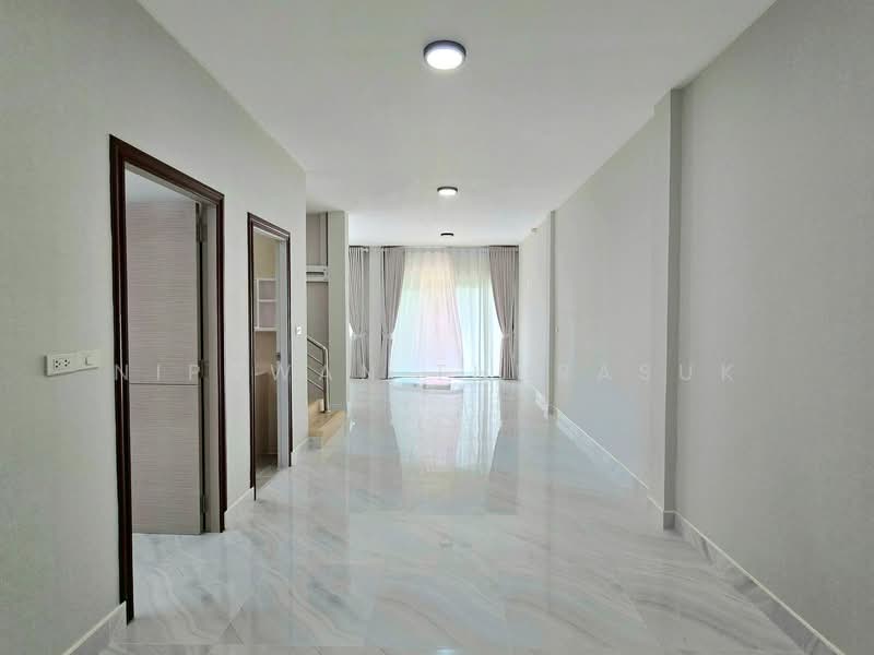 บ้านเดี่ยว 2 ชั้น ใกล้เซฟวัน อ.เมือง จ.นครราชสีมา, นครราชสีมา, ปรุใหญ่, เมืองนครราชสีมา, นครราชสีมา, 180 ตร.ม., บ้านเดี่ยว ขาย, โดย Nipawan Thurasuk, 500188891 - DDproperty.com