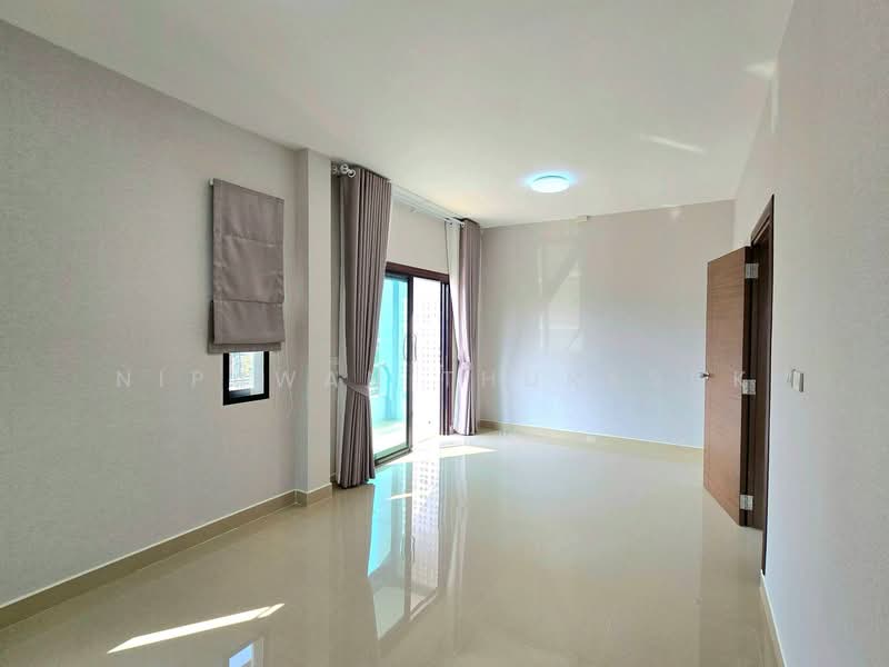 บ้านเดี่ยว 2 ชั้น ใกล้เซฟวัน อ.เมือง จ.นครราชสีมา, นครราชสีมา, ปรุใหญ่, เมืองนครราชสีมา, นครราชสีมา, 180 ตร.ม., บ้านเดี่ยว ขาย, โดย Nipawan Thurasuk, 500188891 - DDproperty.com