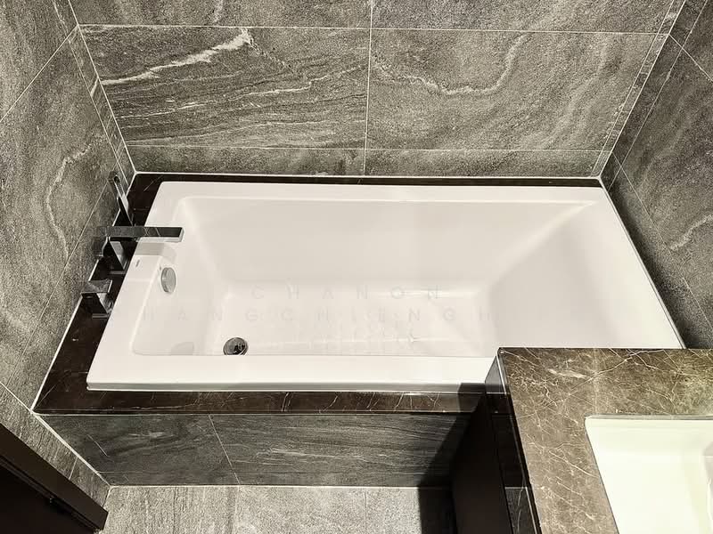 The Esse Sukhumvit 36, Bangkok, Soi Sukhumvit 36, Sukhumvit Road, Phra Kanong, Khlong Toei, Bangkok, 1 Bedroom, 39 sqm, Condo For Rent, by Chanon Phangchienghien, 500188944 - DDproperty.com