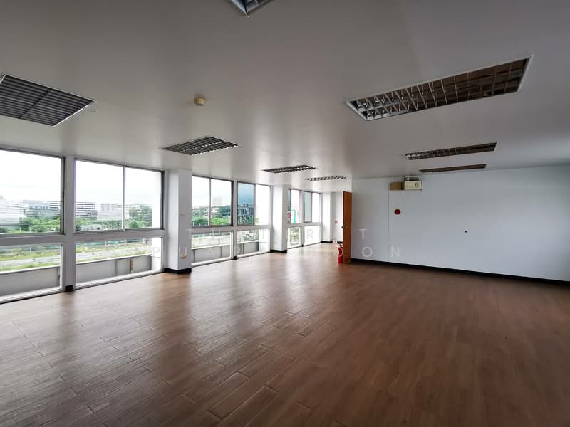 3-Storey Office Building & Large Storage, Panya-Ramindra Rd, Bangkok, ปัญญารามอินทรา, Ram Inthra, Khan Na Yao, Bangkok, , 1,854 sqm, Office Space For Sale, by Thitirat Puapaiboon, 500189039 - DDproperty.com