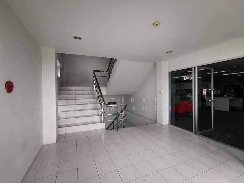 3-Storey Office Building & Large Storage, Panya-Ramindra Rd, Bangkok, ปัญญารามอินทรา, Ram Inthra, Khan Na Yao, Bangkok, , 1,854 sqm, Office Space For Sale, by Thitirat Puapaiboon, 500189039 - DDproperty.com