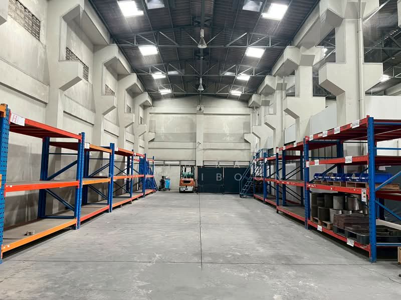 ขายอาคารสำนักงาน 3 ชั้น พร้อมโกดัง 1 ไร่ ถนนปัญญาอินทรา, กรุงเทพ, ปัญญารามอินทรา, รามอินทรา, คันนายาว, กรุงเทพ, 1,854 ตร.ม., สำนักงาน ขาย, โดย Thitirat Puapaiboon, 500189039 - DDproperty.com