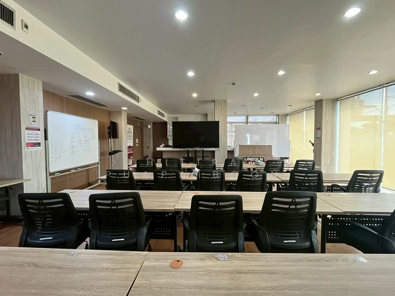 3-Storey Office Building & Large Storage, Panya-Ramindra Rd, Bangkok, ปัญญารามอินทรา, Ram Inthra, Khan Na Yao, Bangkok, , 1,854 sqm, Office Space For Sale, by Thitirat Puapaiboon, 500189039 - ห้องฝึกอบรม - DDproperty.com