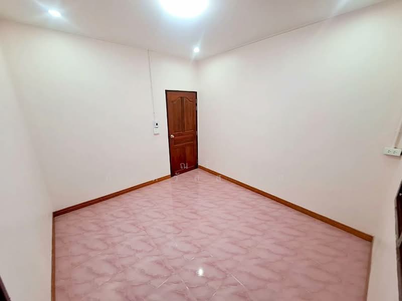 ขาย ทาวน์เฮ้าส์ หลังมุม หมู่บ้าน เทพบัวทอง บางบัวทอง, Nonthaburi, Bang Bua Thong, Bang Bua Thong, Nonthaburi, 6 Bedrooms, 180 sqm, Townhouse For Sale, by กรณวัสส์ กัณฑวัสส์วงส์, 500189044 - DDproperty.com