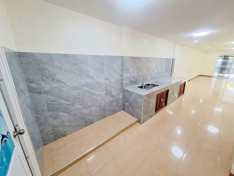 ขาย ทาวน์เฮ้าส์ หลังมุม หมู่บ้าน เทพบัวทอง บางบัวทอง, Nonthaburi, Bang Bua Thong, Bang Bua Thong, Nonthaburi, 6 Bedrooms, 180 sqm, Townhouse For Sale, by กรณวัสส์ กัณฑวัสส์วงส์, 500189044 - DDproperty.com