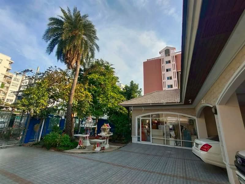 บ้านเดี่ยว 2 ชั้น 266 ตร.ว. ซอยประชาอุทิศ ซอย17 (ซอยยอดทอง), Bangkok, Samsen Nok, Huai Khwang, Bangkok, 5 Bedrooms, 1,100 sqm, Single Detached House For Sale, by คุณ อานนท์ บุญกรม (เซฟ), 500189048 - DDproperty.com