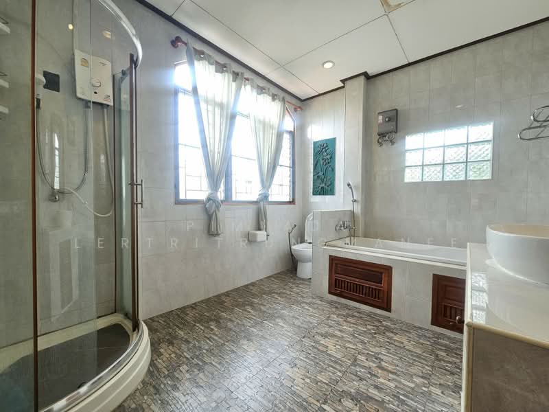 บ้านเดี่ยว สวยสไตล์ไทยเดิม พุทธมณฑลสาย 4, Bangkok, Thawi Watthana, Thawi Watthana, Bangkok, 2 Bedrooms, 150 sqm, Single Detached House For Sale, by Pimlada Lertritrungmanee, 500189085 - DDproperty.com