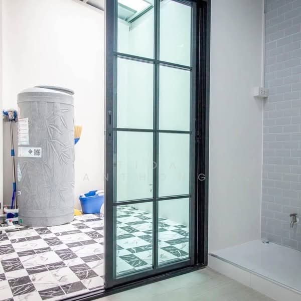 For rent: Large home office in the heart of Ladprao, fully furnished and ready to move in. Located n, Bangkok, Lat Phrao, Lat Phrao, Bangkok, , 200 sqm, Office Space For Rent, by Tida phanthonglarptawee, 500189138 - DDproperty.com