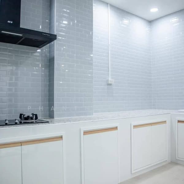 For rent: Large home office in the heart of Ladprao, fully furnished and ready to move in. Located n, Bangkok, Lat Phrao, Lat Phrao, Bangkok, , 200 sqm, Office Space For Rent, by Tida phanthonglarptawee, 500189138 - DDproperty.com