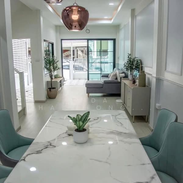 For rent: Large home office in the heart of Ladprao, fully furnished and ready to move in. Located n, Bangkok, Lat Phrao, Lat Phrao, Bangkok, , 200 sqm, Office Space For Rent, by Tida phanthonglarptawee, 500189138 - DDproperty.com