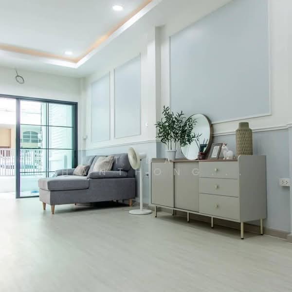 For rent: Large home office in the heart of Ladprao, fully furnished and ready to move in. Located n, Bangkok, Lat Phrao, Lat Phrao, Bangkok, , 200 sqm, Office Space For Rent, by Tida phanthonglarptawee, 500189138 - DDproperty.com