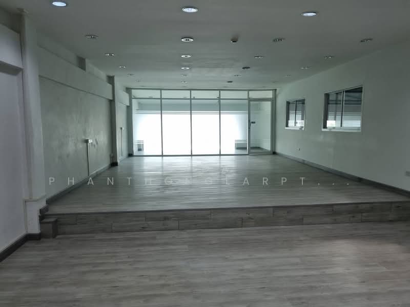 Warehouse for rent in Ramkhamhaeng-Khlongtan area, with new and beautiful office space. Near Airport, Bangkok, Khlong Toei, Khlong Toei, Bangkok, , 440 sqm, Warehouse/Factory For Rent, by Tida phanthonglarptawee, 500189233 - DDproperty.com