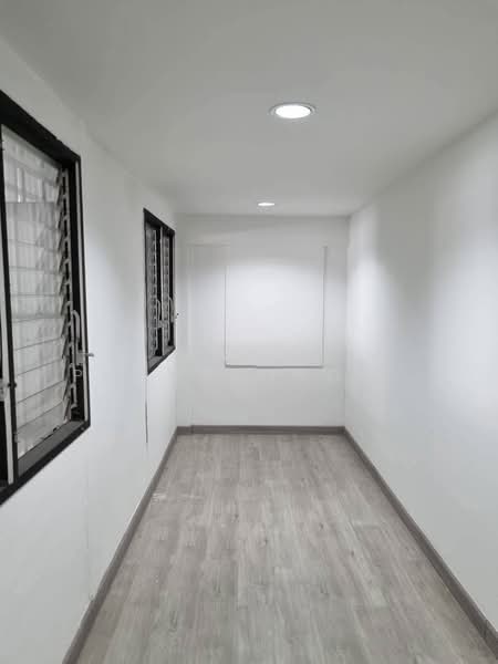 Warehouse for rent in Ramkhamhaeng-Khlongtan area, with new and beautiful office space. Near Airport, Bangkok, Khlong Toei, Khlong Toei, Bangkok, , 440 sqm, Warehouse/Factory For Rent, by Tida phanthonglarptawee, 500189233 - DDproperty.com