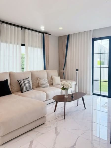 ให้เช่าบ้านเดี่ยวหลังมุม พร้อมหิ้วกระเป๋าเข้าอยู่ได้เลย โครงการ Setthasiri Serithai, Bangkok, Khan Na Yao, Khan Na Yao, Bangkok, 4 Bedrooms, 250 sqm, Single Detached House For Rent, by Narong Chutianankasem, 500189364 - DDproperty.com