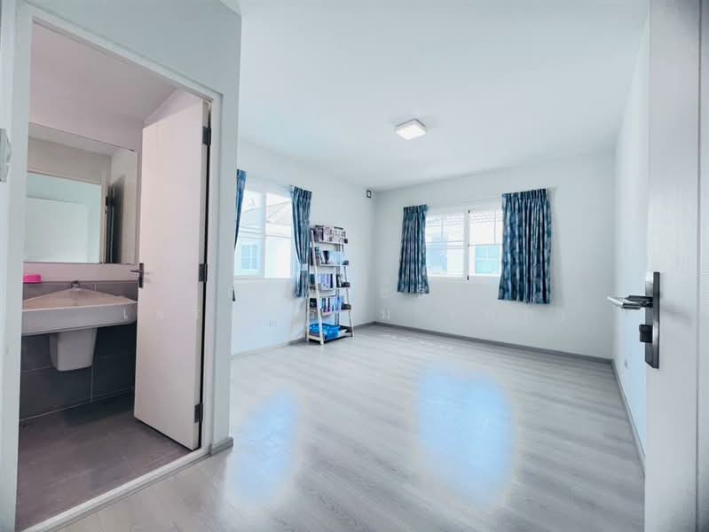 Villaggio Srinakarin-Bangna : วิลลาจจิโอ ศรีนครินทร์-บางนา, สมุทรปราการ, ถนนบัวนครินทร์, บางแก้ว, บางพลี, สมุทรปราการ, 161 ตร.ม., บ้านเดี่ยว ขาย, โดย คุณ พัทธ์ธีรา เจริญธรรม (พัท), 500189409 - DDproperty.com