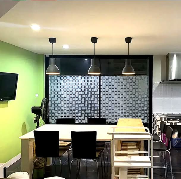 ขายทาวน์เฮาส์ 3 ชั้น หมู่บ้านผาสุขสันติ ซ.พัฒนาการ 67 แยก 10 พร้อมเข้าอยู่ ทำเลดีใกล้แอร์พอร์ตลิงก์, Bangkok, Prawet, Prawet, Bangkok, 3 Bedrooms, 81 sqm, Townhouse For Sale, by Jutanon Komoottanaruk, 500189441 - DDproperty.com