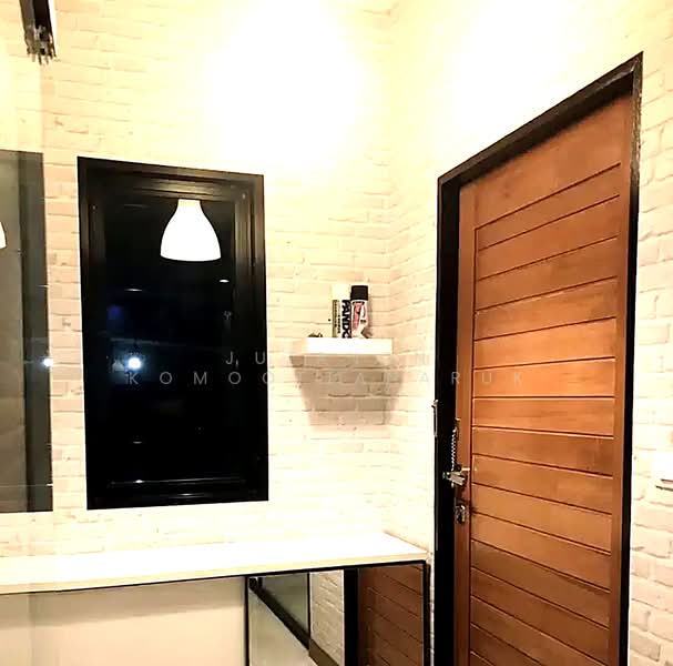 ขายทาวน์เฮาส์ 3 ชั้น หมู่บ้านผาสุขสันติ ซ.พัฒนาการ 67 แยก 10 พร้อมเข้าอยู่ ทำเลดีใกล้แอร์พอร์ตลิงก์, กรุงเทพ, ประเวศ, ประเวศ, กรุงเทพ, 81 ตร.ม., ทาวน์เฮ้าส์ ขาย, โดย Jutanon Komoottanaruk, 500189441 - DDproperty.com