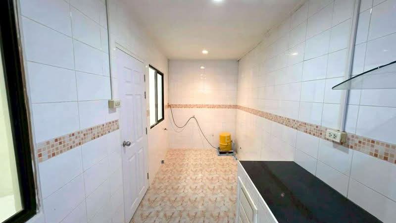 Baan Pruksa 58/2 Ladkrabang-Suvarnabhumi, Samut Prakan, Ladkrabang Road, Srisa Chorakhe Noi, Bang Sao Thong, Samut Prakan, 3 Bedrooms, 110 sqm, Townhouse For Sale, by Living Real Estates, 500189484 - DDproperty.com