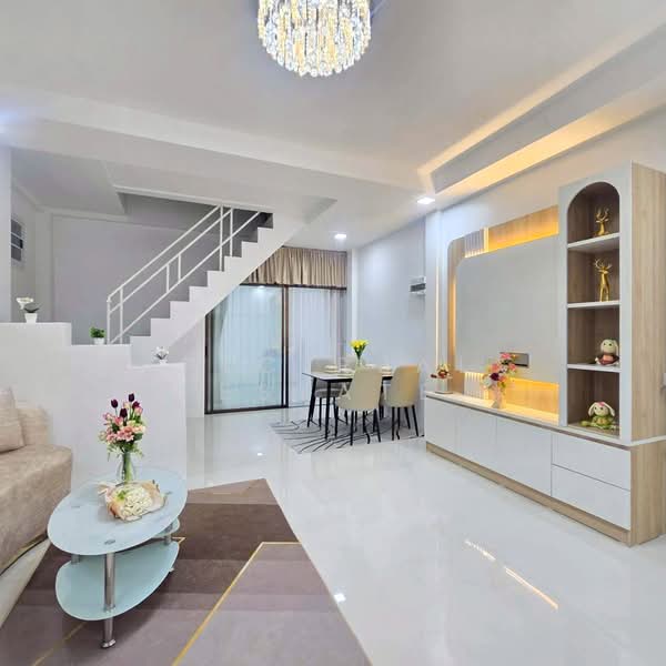 3 Bedroom Townhome for Sale in East Pattaya, Chon Buri (Pattaya), Bang Lamung, Bang Lamung (Pattaya), Chon Buri (Pattaya), 3 Bedrooms, 100 sqm, Townhouse For Sale, by PLC real estate, 500189485 - DDproperty.com