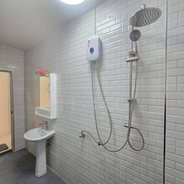 3 Bedroom Townhome for Sale in East Pattaya, Chon Buri (Pattaya), Bang Lamung, Bang Lamung (Pattaya), Chon Buri (Pattaya), 3 Bedrooms, 100 sqm, Townhouse For Sale, by PLC real estate, 500189485 - DDproperty.com