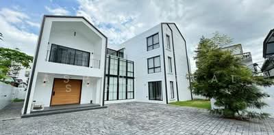 ขาย - ขายด่วน บ้านเดี่ยว 3 ชั้น ใกล้ไอคอนสยาม, กรุงเทพ