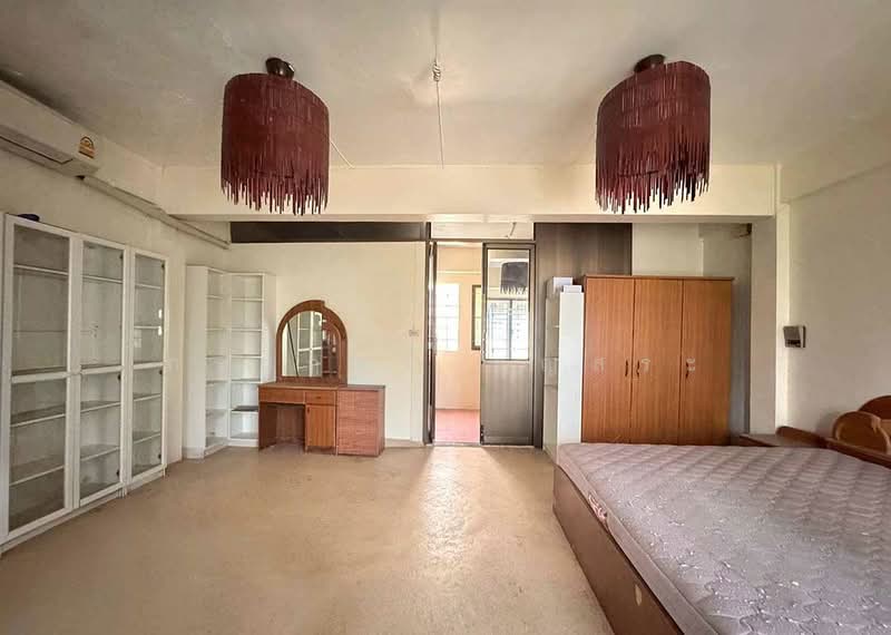 ตึก 4 ชั้น 1 คูหา พร้อมชั้นลอย มีดาดฟ้า ซอยสีลม 20 ขายตามสภาพ, Bangkok, สีลม 20, Suriyawong, Bang Rak, Bangkok, 4 Bedrooms, 190 sqm, Townhouse For Sale, by กรกฤตย์ บุญสระ, 500189517 - DDproperty.com