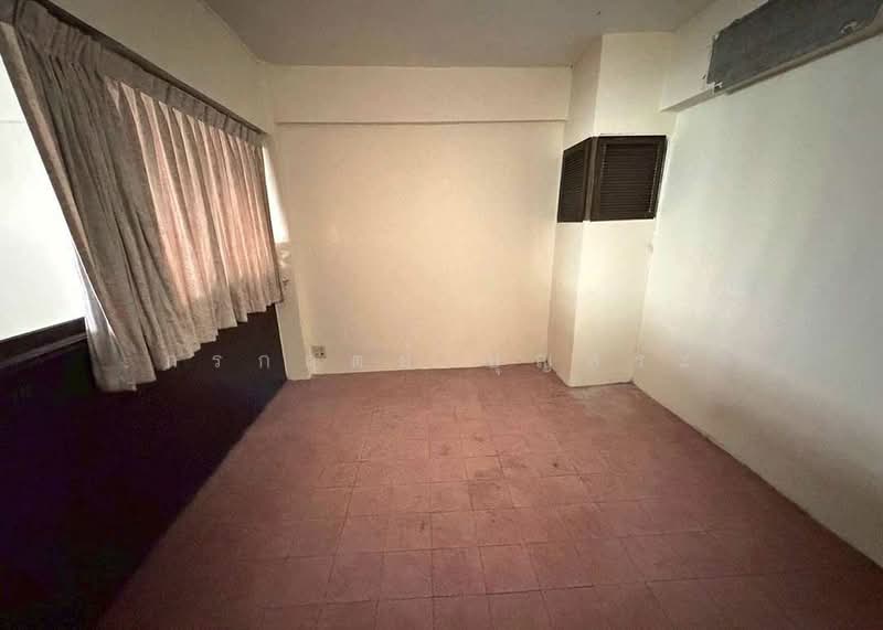 ขาย - ตึก 4 ชั้น 1 คูหา พร้อมชั้นลอย มีดาดฟ้า ซอยสีลม 20 ขายตามสภาพ, กรุงเทพ