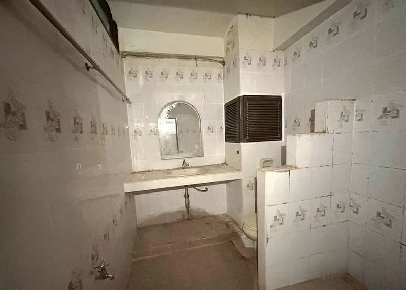 ตึก 4 ชั้น 1 คูหา พร้อมชั้นลอย มีดาดฟ้า ซอยสีลม 20 ขายตามสภาพ, Bangkok, สีลม 20, Suriyawong, Bang Rak, Bangkok, 4 Bedrooms, 190 sqm, Townhouse For Sale, by กรกฤตย์ บุญสระ, 500189517 - DDproperty.com