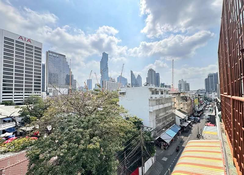 ขาย - ตึก 4 ชั้น 1 คูหา พร้อมชั้นลอย มีดาดฟ้า ซอยสีลม 20 ขายตามสภาพ, กรุงเทพ