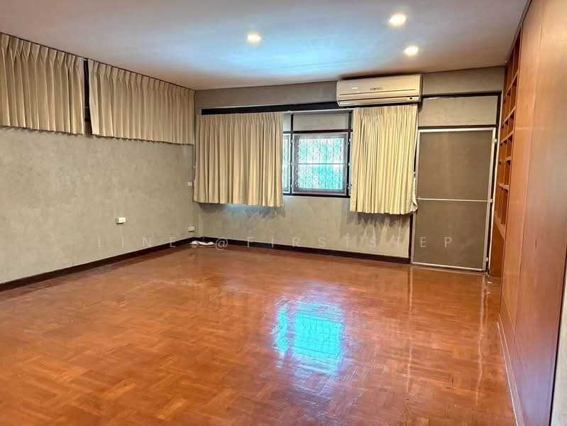 Single Detached House with Private Garden Sukhumvit 13, Near BTS Nana, Bangkok, Khlongtoei Nua, Watthana, Bangkok, 3 Bedrooms, 300 sqm, Single Detached House For Rent, by LINE @firststep, 500189529 - DDproperty.com